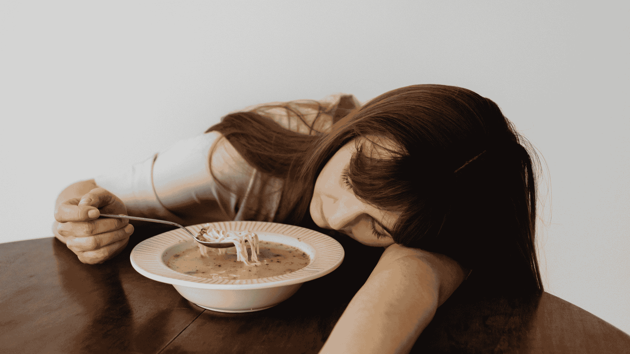 吃完飯後想睡、精神不集中,是常見的暈碳現象